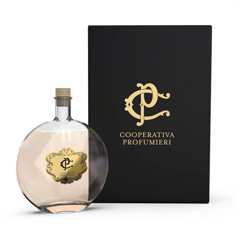 Ambient fragrance diffuser "Cooperativa Profumieri" - Magnolia Bouquet - 500 ML by Chogan, elegantly designed with wooden sticks for subtle and long-lasting scent diffusion.